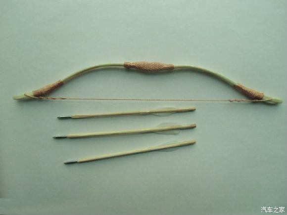 用一次性筷子制作迷你弓箭哦