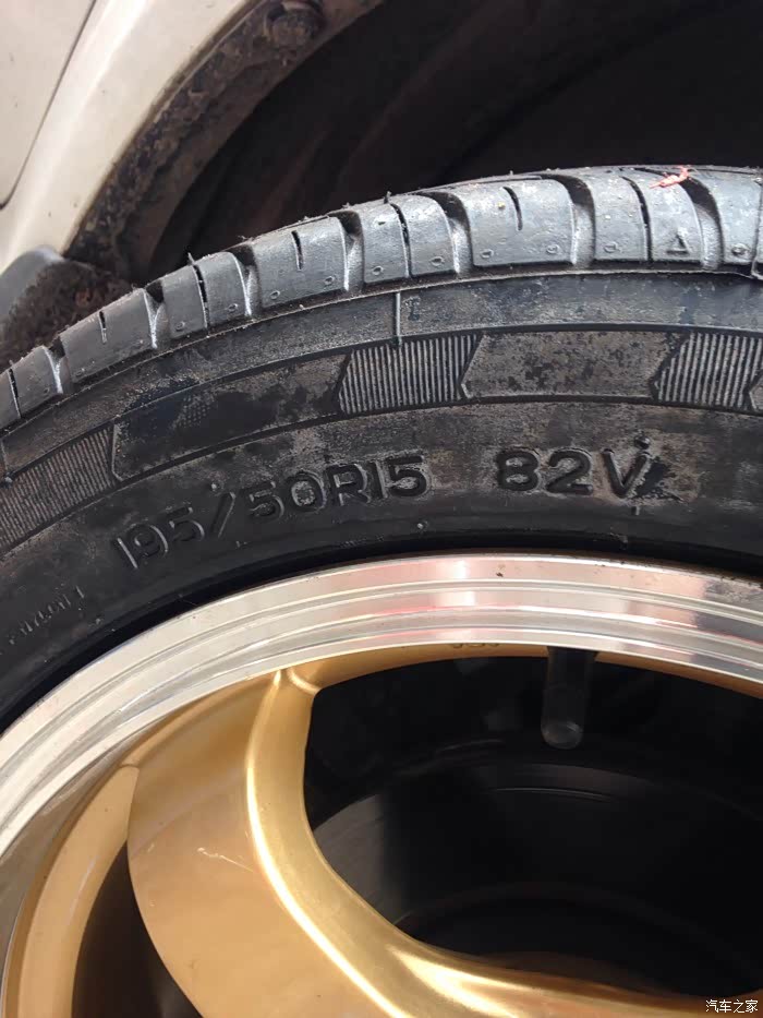安装了15寸轮毂和19550r15轮胎