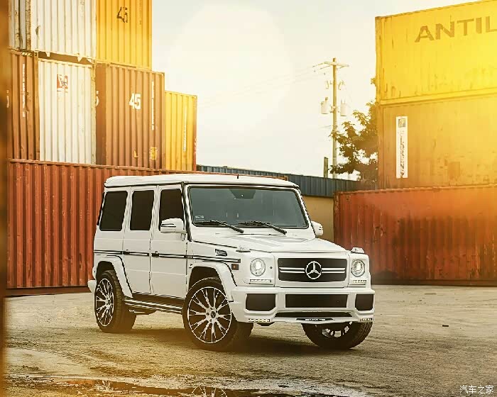 你们觉得亚光黑的大g好看还是白色好看啊