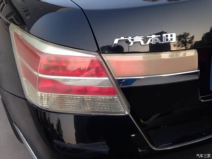 谁知道雅阁八代半后尾灯原厂的多少钱