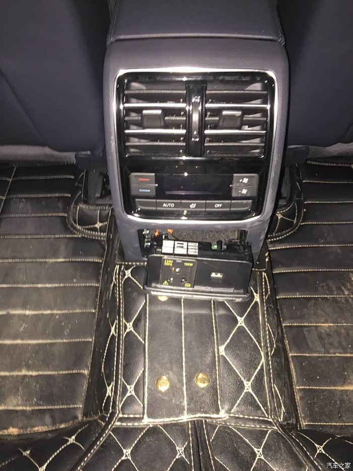 【图】问题来了,b8后排220v电源插座脱落了!_迈腾论坛_汽车之家论坛