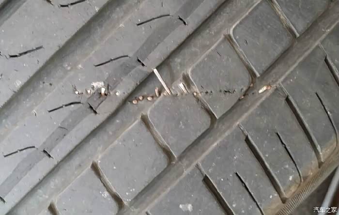 第一次爆胎三颗钉