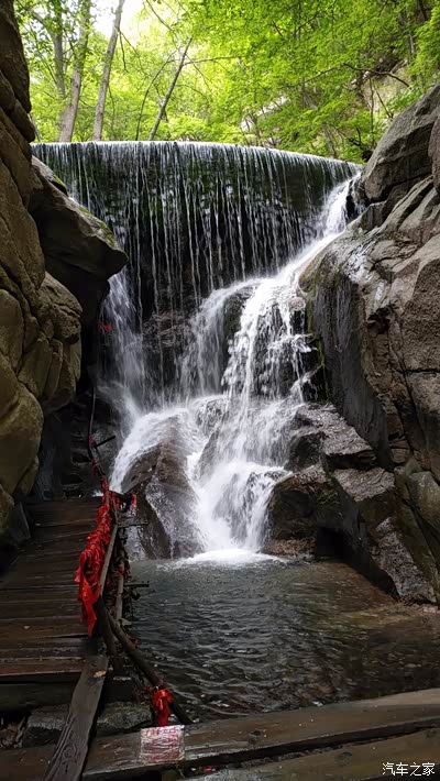 这就传说中水帘洞外景致