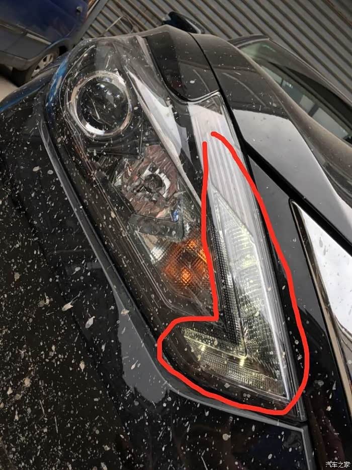 车头灯常亮(不是大灯)属于正常么?