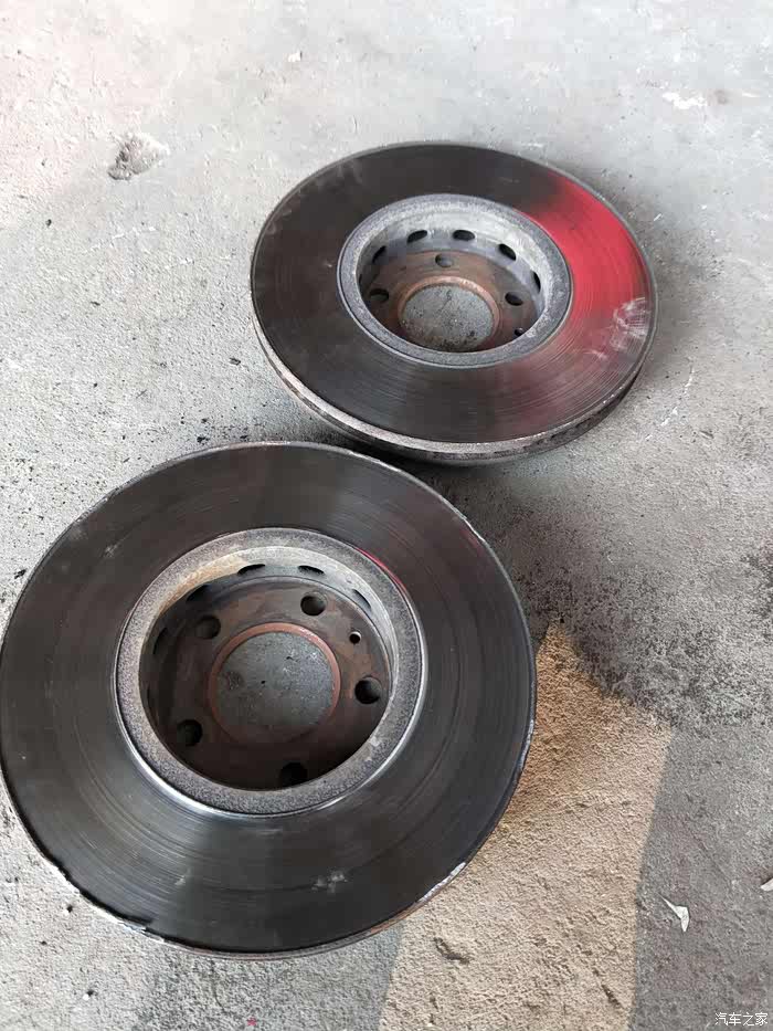 今天换了前后四个刹车盘