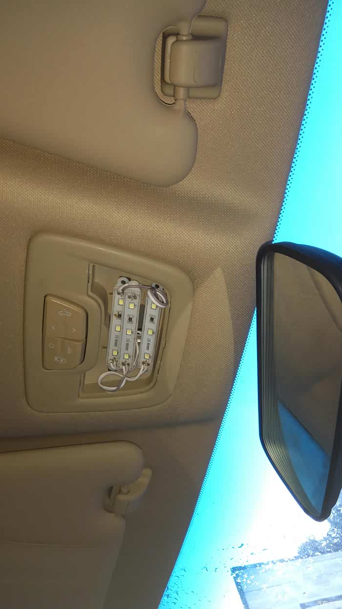更换宝骏730车内阅读灯 申精