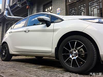 雅泛迪sl77,亮银色新款,15x6j et38,有人用吗,找不到装车照.