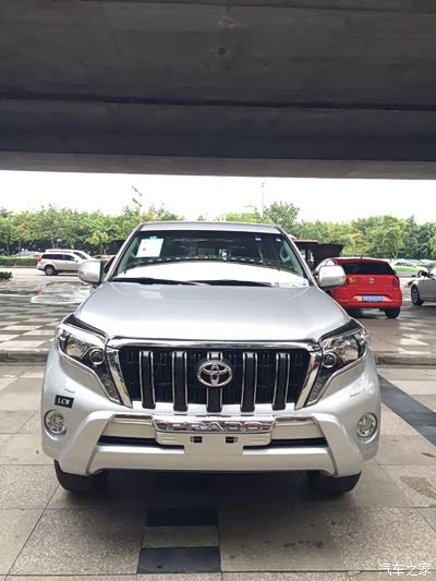 并不多见的银色普拉多是不是你的菜