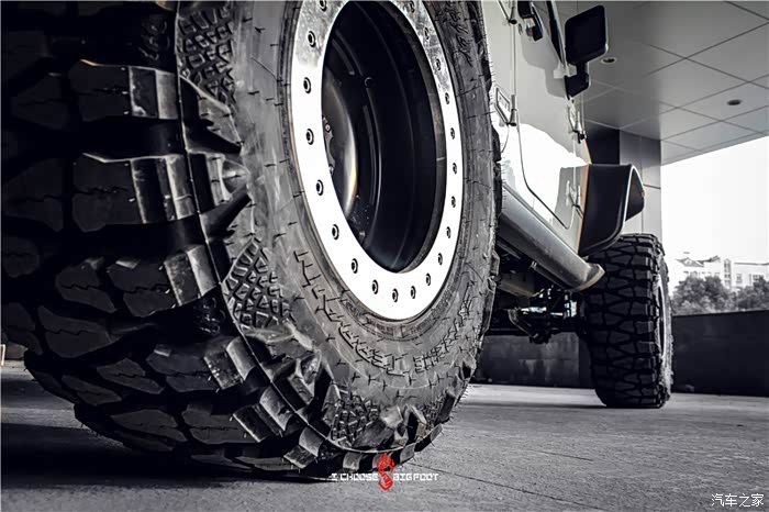 武汉大脚车会黑白配演绎最纯粹的改装