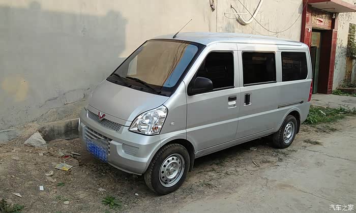 黑后视镜,黑手柄,没雾灯(横款),手摇窗,钢圈,型号lzw6407baf,基本型八