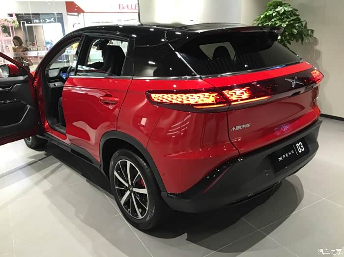 红色小鹏汽车g3目前国产纯电动汽车受关注度比较高的一款