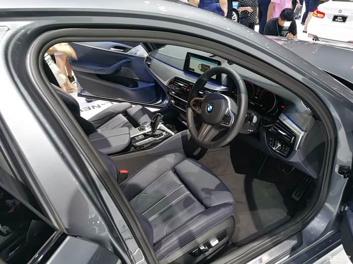 【图】实拍-右舵新5系泰国车展现场图片_宝马5系论坛_汽车之家论坛