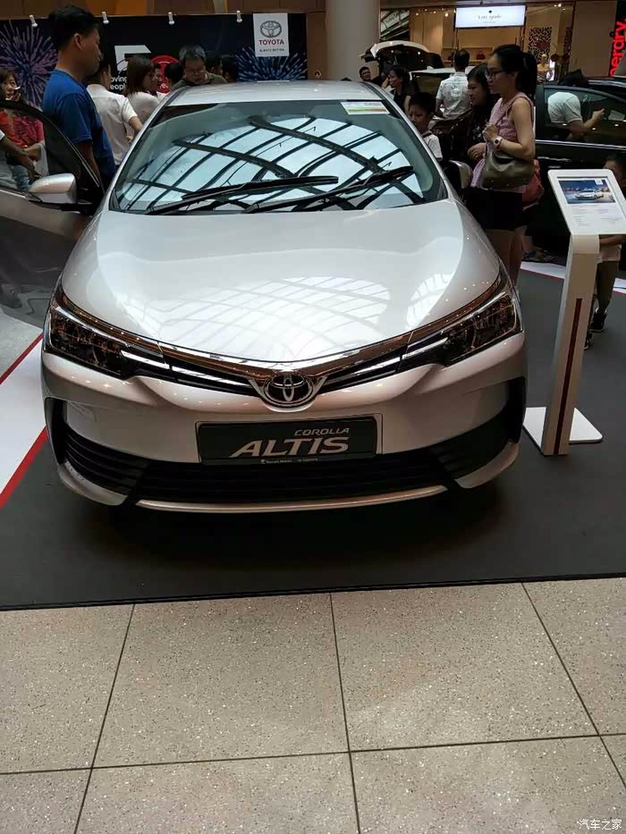 新加坡车展上的丰田车,卡罗拉