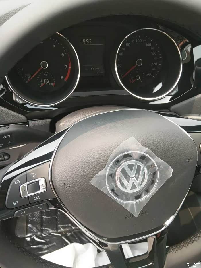 刚提新车仪表盘这个220  会已经有220公里吧