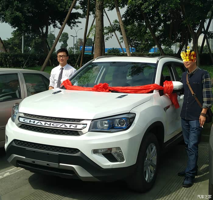 四驱精英chengdu万友交车戴大红花帅哥美女都来了