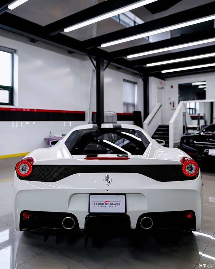 白色的法拉利ferrari458special真是美极
