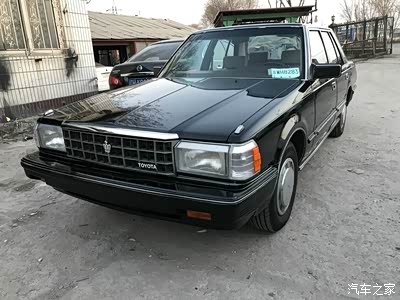 三十年前的标准公务车,1984 toyota crown ms122 supersaloon_皇冠