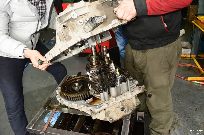 福特蒙迪欧变速箱漏油脱档故障问题维修案例