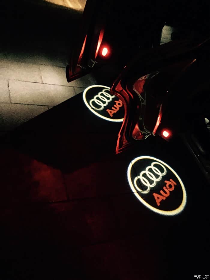 奥迪q5迎宾灯