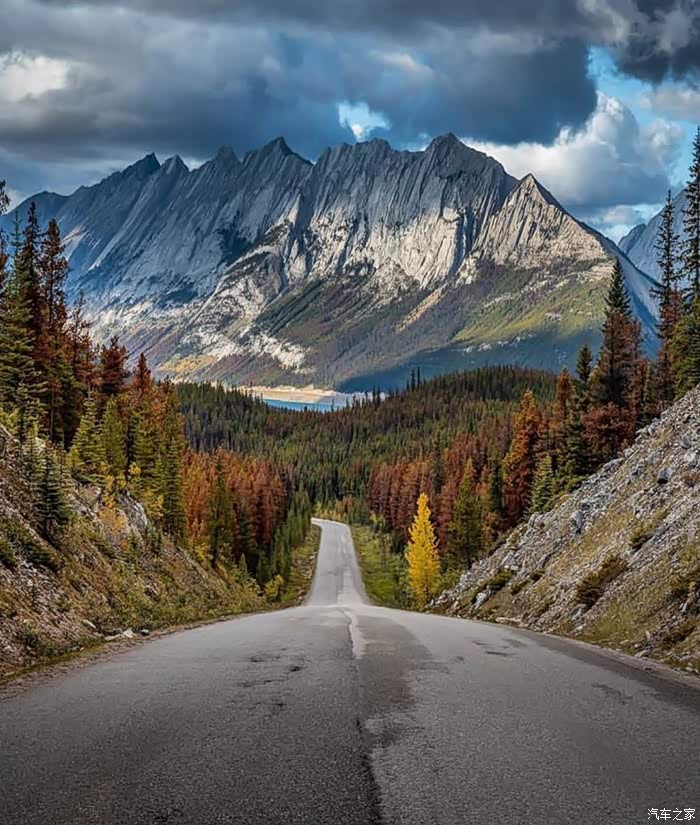 加拿大的公路景色很美,领略一下一年四季的风景吧