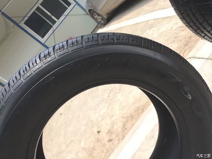 出三条刚换下的玛吉斯750型号轮胎