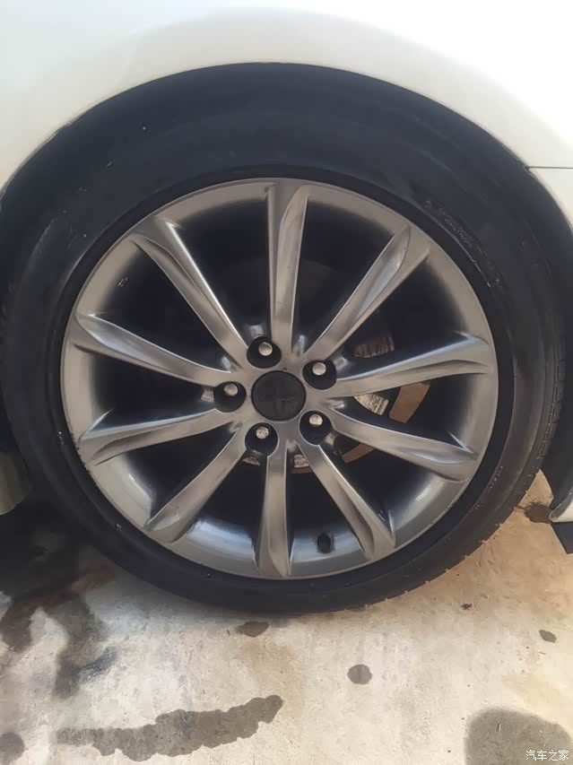 锐志原装18寸一套轮毂轮胎