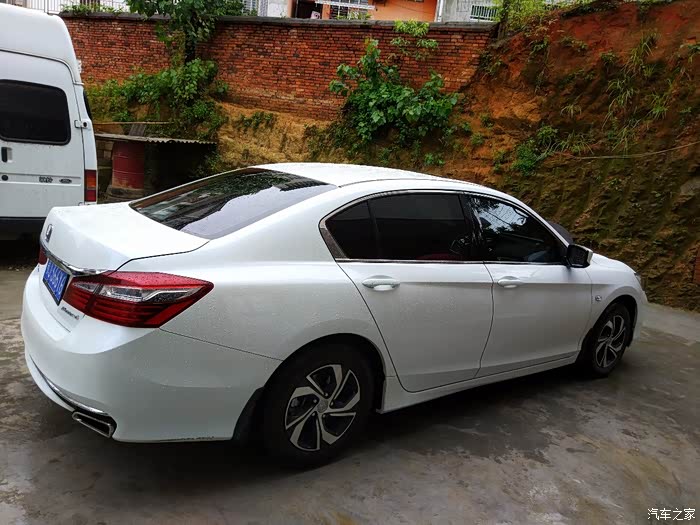 4s送提车20天后去贴     销售说送原厂膜面有ghac字样  贴膜时我还