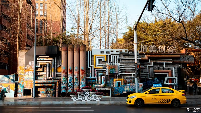 嗯,我到了川美创谷打卡了.