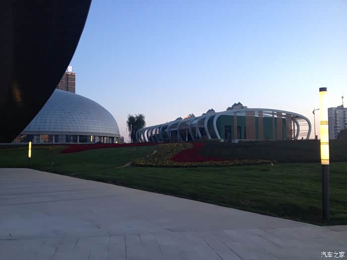 蓄势待发即将竣工举办电影节的吉林市体育馆