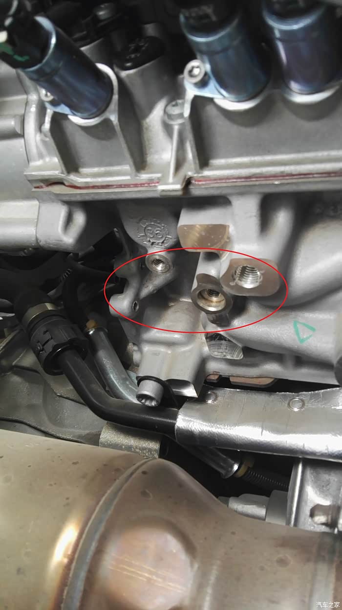 为什么发动机会有这么多没上螺丝的呢?预留加装什么东东的?