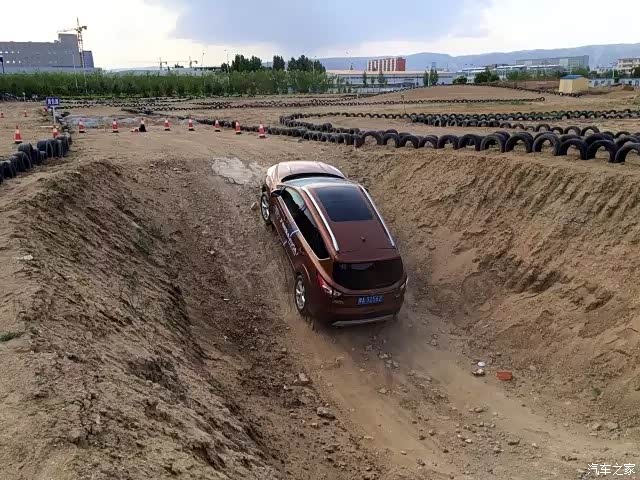 不经历越野场地的洗礼 怎敢说自己是真正的suv