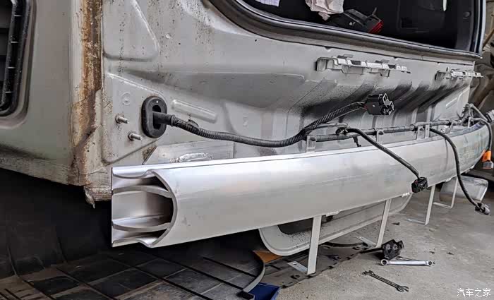 索纳塔9改装后防撞梁