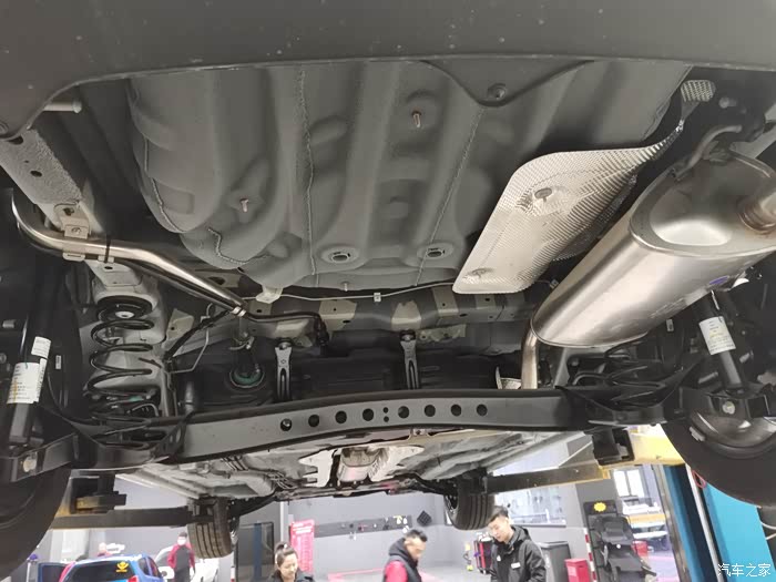 喜提荣威i5,为爱车加底护板,底盘装甲