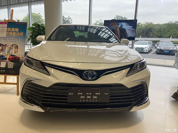 凯美瑞双擎新增车型了,我来亲自探店看看究竟