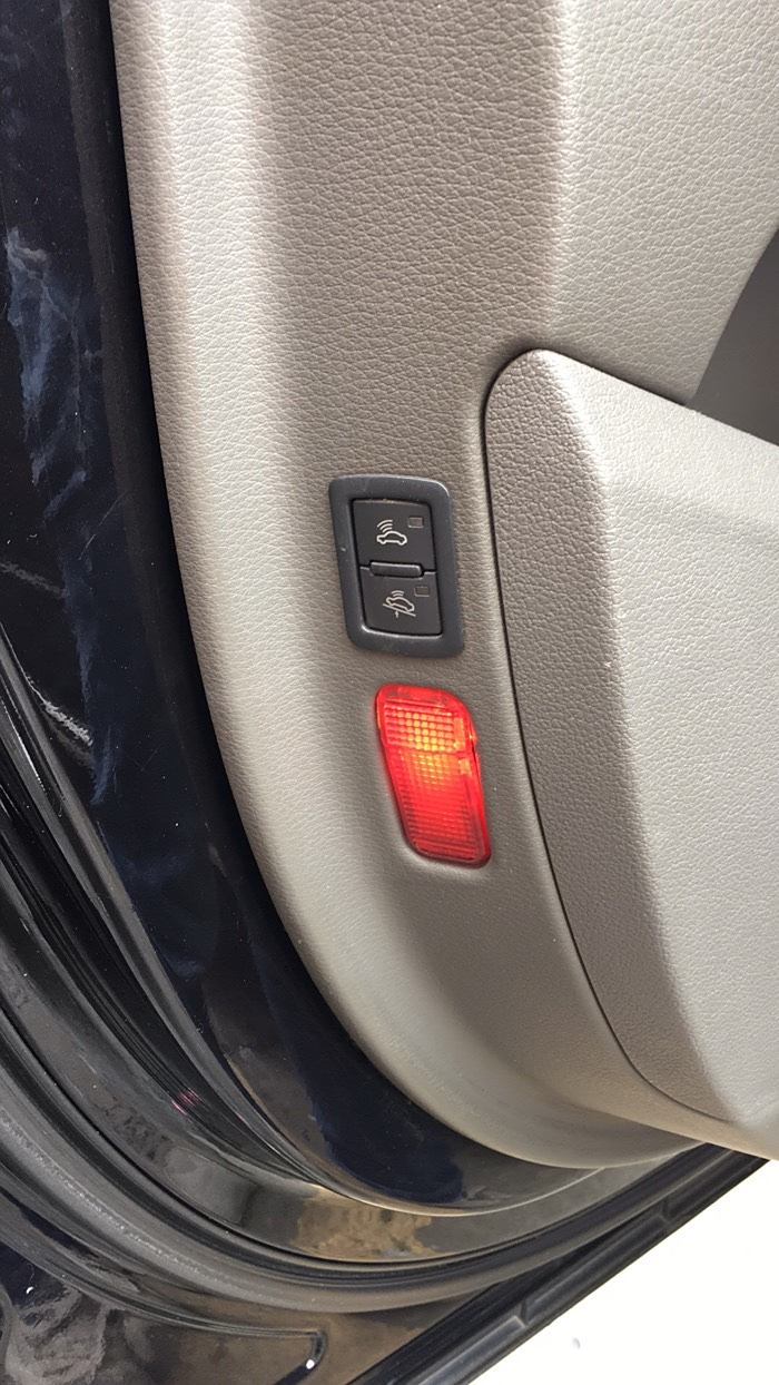 【图】主驾驶门边上两个按钮是干啥的