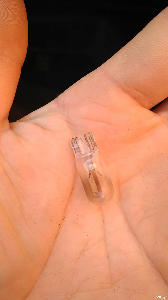 里面灯丝烧坏了