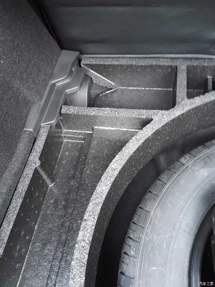 13款高7加装后备箱泡沫储物格!