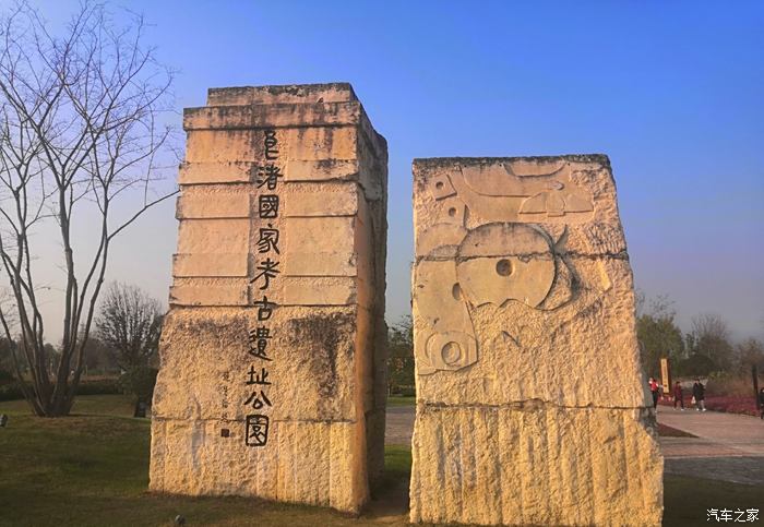 良渚古城遗址标志图片