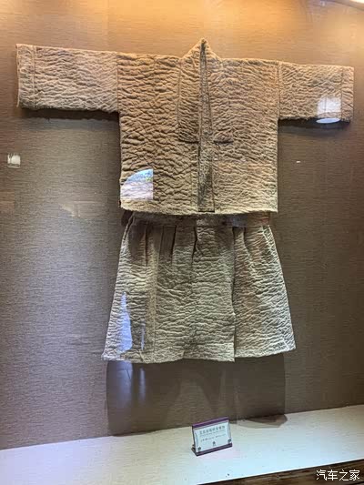 树皮做的衣服,据说很贵