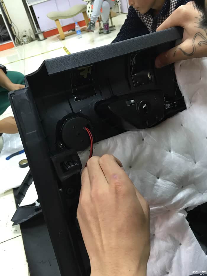 新福睿斯加装美国crossfire交叉火力dsp功放和四门豪华隔音