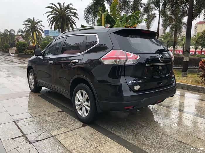 黑色的日产奇骏很霸气是吧!