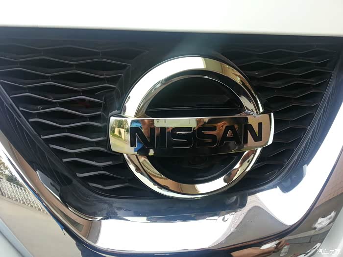 河南新奇骏车友会改装活动电镀24k金色车标南阳聚会