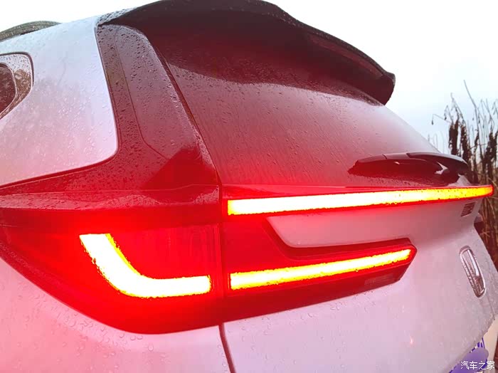 颜值让女生也为之动容,萌新女车主迷上皓影