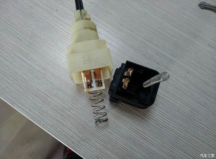 捷达离合器开关