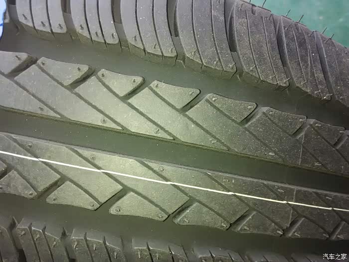 胎毛多,三条沟槽.