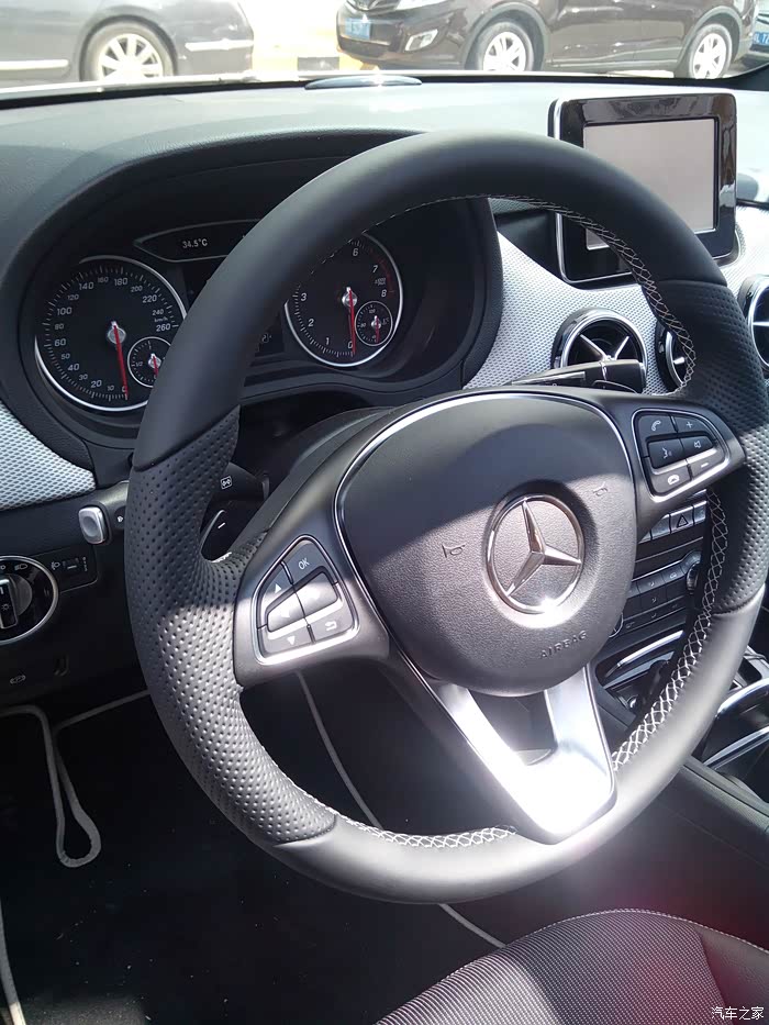 内部,方向盘,功能比蛋蛋多点,但很多都不懂.慢慢来吧.