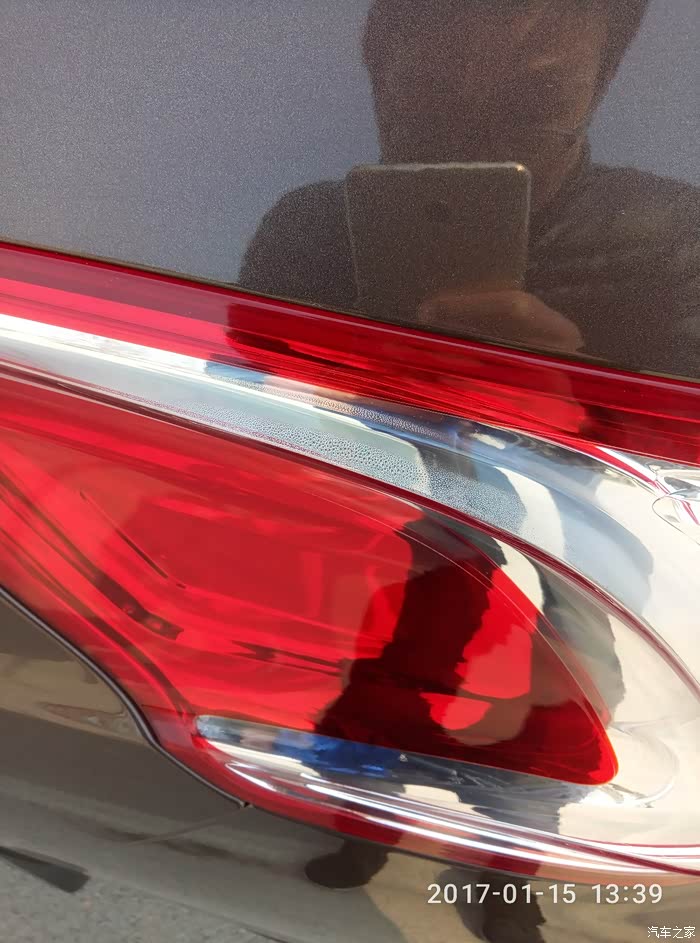 新年新悲哀.后大灯进水