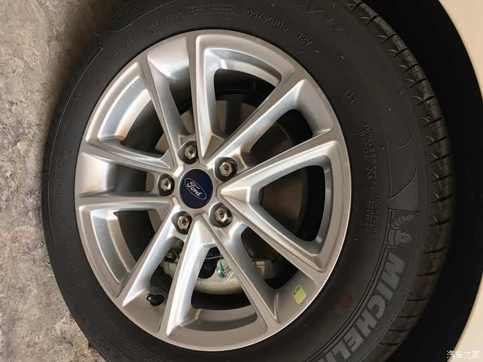 新福克斯原车轮胎是米其林的哪个型号?