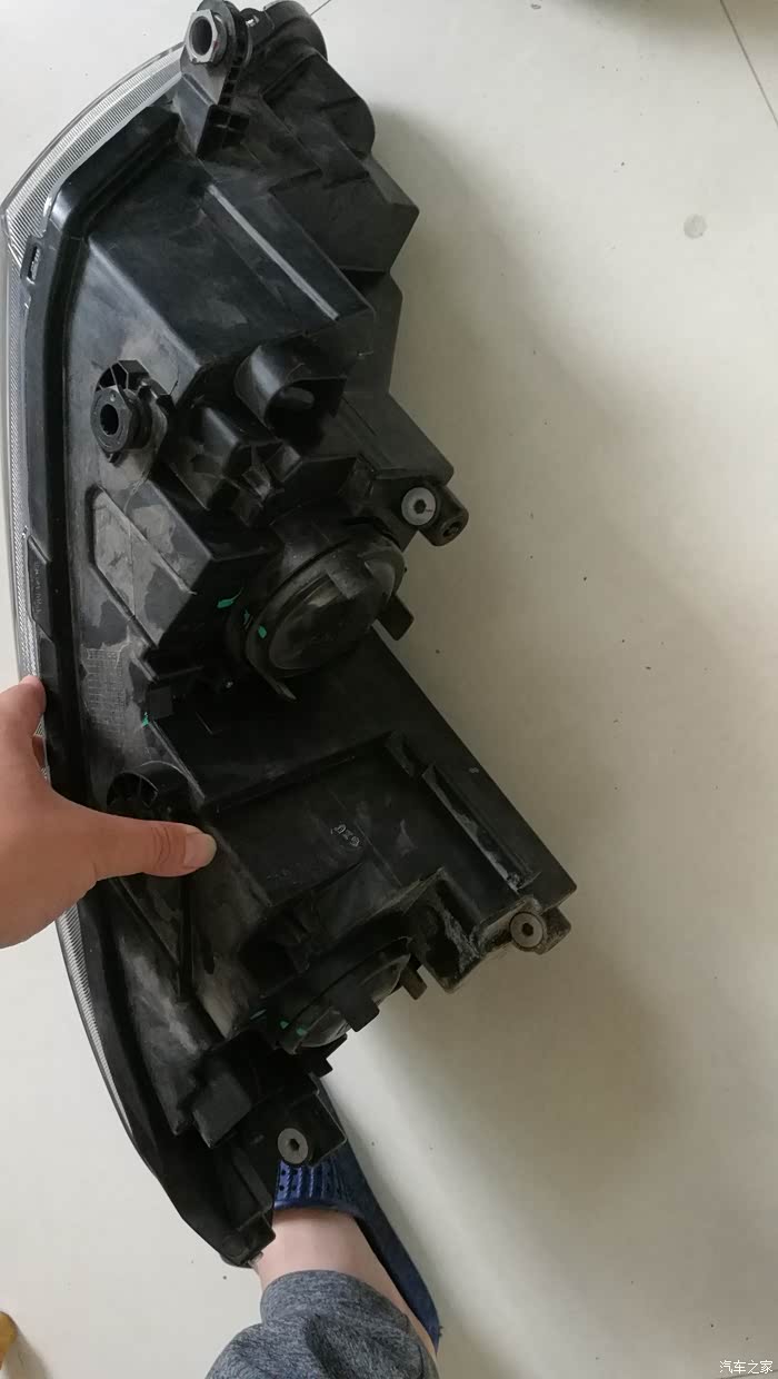 刚拆下来的15款新朗逸原装大灯总成