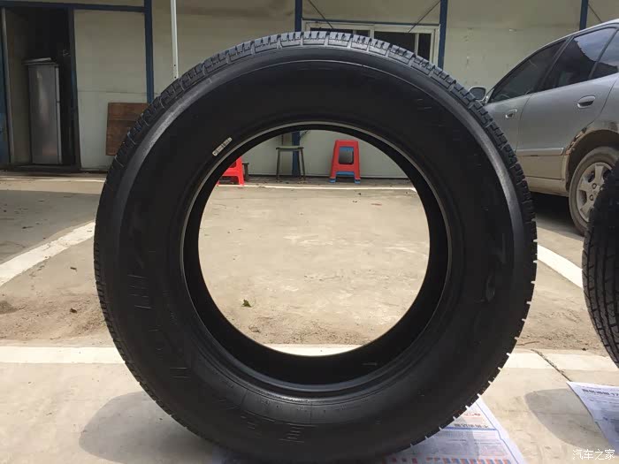 出三条刚换下的玛吉斯750型号轮胎